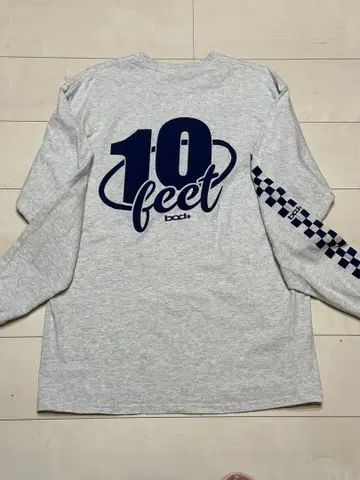 10feet 그레이 롱 슬리브 티셔츠