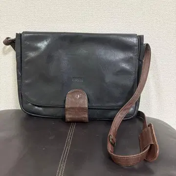 BREE 블랙 가죽 숄더백