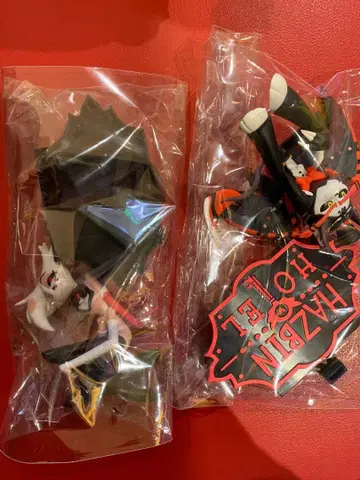 해즈빈 호텔에 오신 것을 환영합니다 모니터 탑 피규어 2개 세트