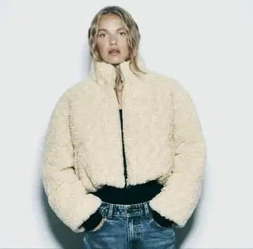 ZARA 보아 크롭 자켓 크림색