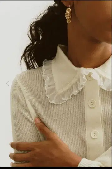 새상품 MACHATT 프릴 칼라 리브 니트 아이보리