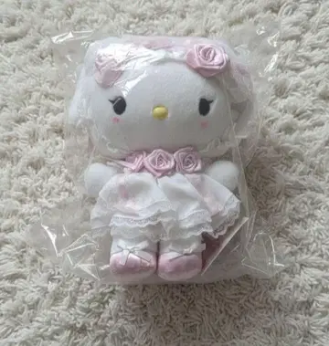 미개봉 새상품 산리오 헬로키티 화이트 프릴 디자인 시리즈 봉제 인형