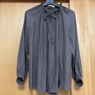 데본쿨 De bon coer 개더 블라우스 차콜 일본제