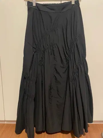 블랙 셔링 플레어 롱 스커트