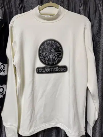 마크앤로나 모크넥