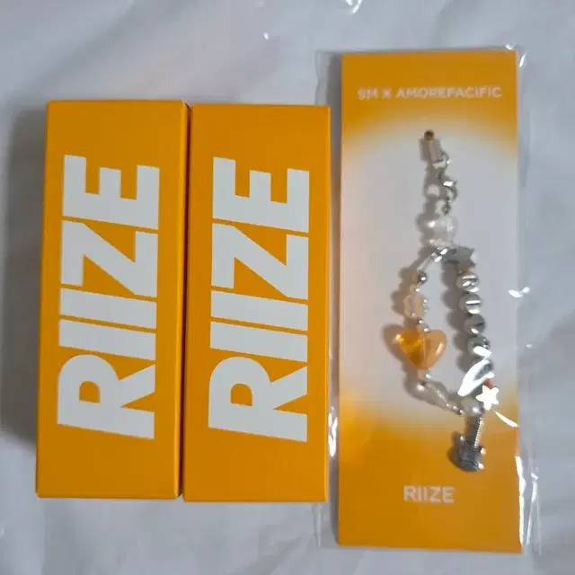 라이즈 응원봉 립밤 응원밤 2개 비즈스트랩 세트