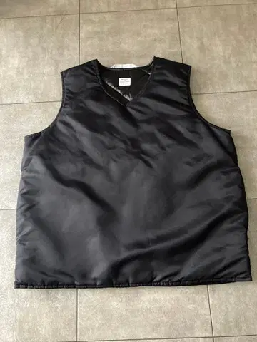 NECESSARY OR UNNECESSARY 블랙 다운 베스트