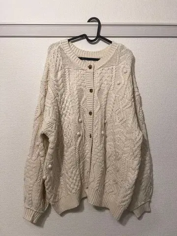 niko and.. 아이보리 케이블 니트 가디건