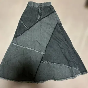 HARE 그레이 계열 데님 플레어 스커트