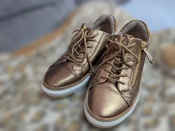 FitFlop 지퍼 달린 브론즈 스니커즈