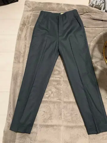 미사용 UNITED ARROWS 다크 그레이 슬랙스