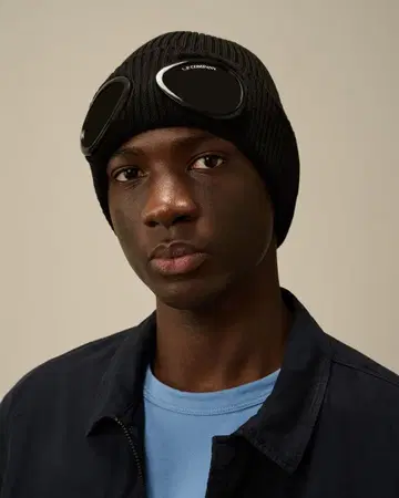 C.P. Company 고글 달린 니트 모자 블랙