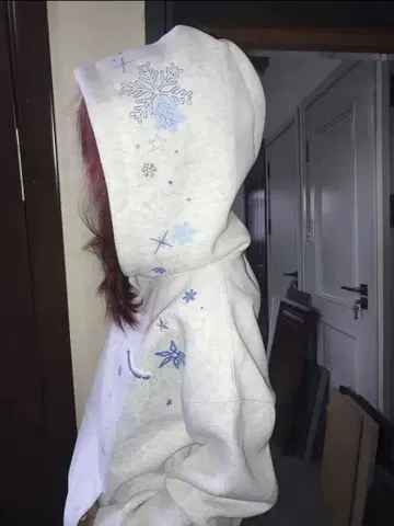 눈꽃 프린트 화이트 후드티 NEW