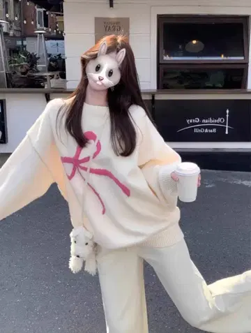 크림색 오버 사이즈 니트 NEW