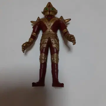 울트라맨 시리즈 피규어 빨간색과 금색