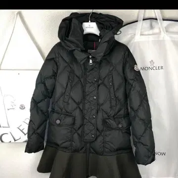 Moncler 블랙 다운 자켓 플레어 스커트 포함