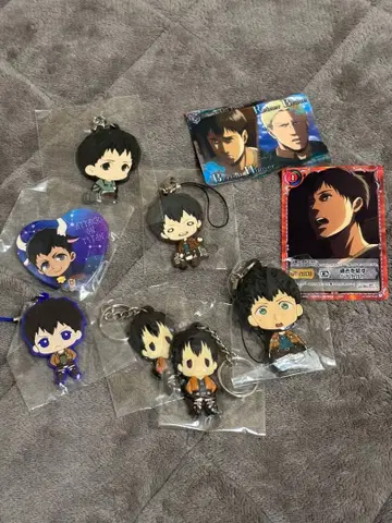 진격의 거인 베르톨트 후버 굿즈 묶음 판매 키링 캔뱃지