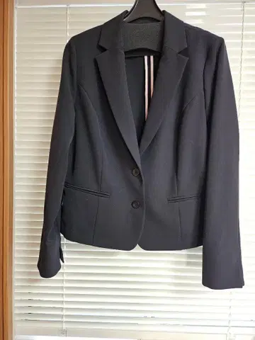 로즈 티아라 현행 모델 이후 허리 리본의 테일러드 자켓 (블랙)