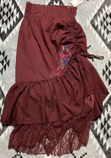 axes femme 자수 드로스트 스커트 와인색 M 택 포함 새상품