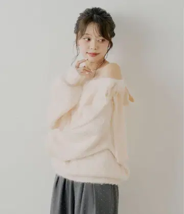 오프숄더 모헤어풍 스웨터 핑크