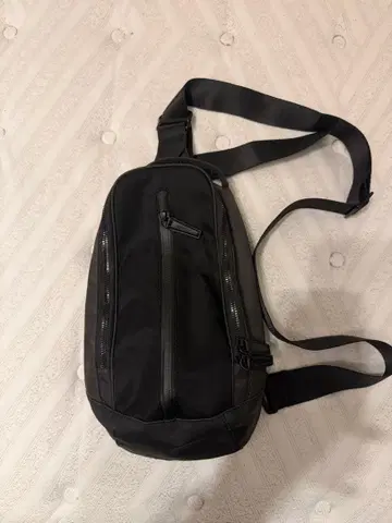 다케오 키쿠치 바디백