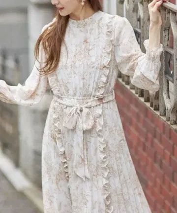 리본 장식 프릴 장식 투알 드 주이 프린트 플리츠 원피스