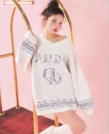 다리치 믹스 컬러 로고 니트 튜닉 화이트