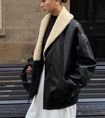 [새상품] 오버사이즈 레더 자켓 보아 카라 블랙