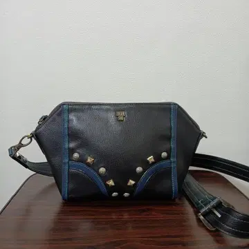 12-185 ANNA SUI 안나수이 숄더백 스터드