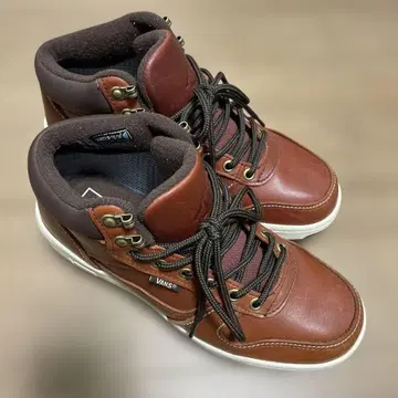 VANS 브라운 하이컷 스니커즈
