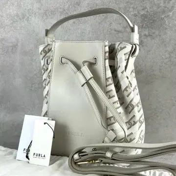 미사용 FURLA 훌라 버킷 2way 숄더백 올 패턴 로고 화이트