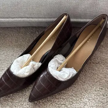 미사용 새상품 RANDA 다크 브라운 크로커다일 패턴 펌프스