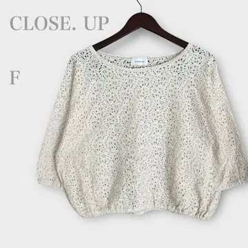 클로즈업 전체 레이스 블라우스 7부 소매 베이지 깔끔한 페미닌