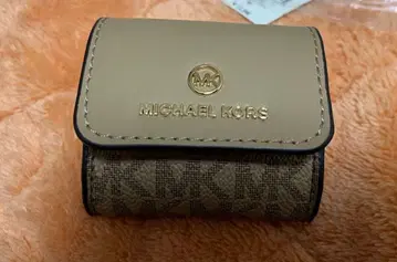 새상품 MICHAEL KORS AirPods 케이스 베이지