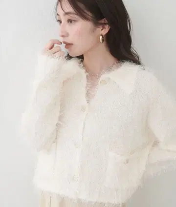 내추럴 꾸뛰르 라메 믹스 페더 카라 니트 가디건