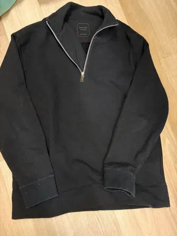 UNITED TOKYO 하프 지퍼 맨투맨 블랙