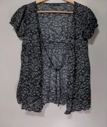 이케다 노부오 꽃무늬 반팔 상의