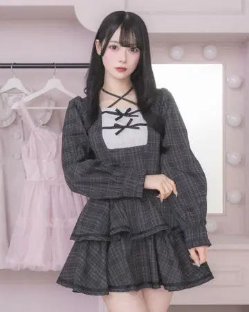 pium 크로스테이프 바이컬러 티어드 원피스 블랙 체크