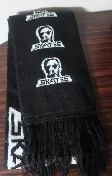 SKULL SKATES 머플러 블랙