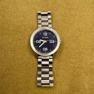 NIXON 네이비 스테인리스 스틸 시계