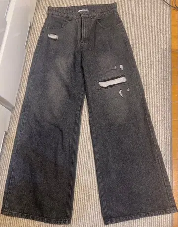 [ ASTRONOMY ] 데미지 가공 다크 그레이 와이드 레그 데님 팬츠