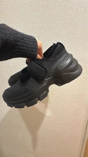 ZARA 블랙 스니커즈 밸리 슈즈 35