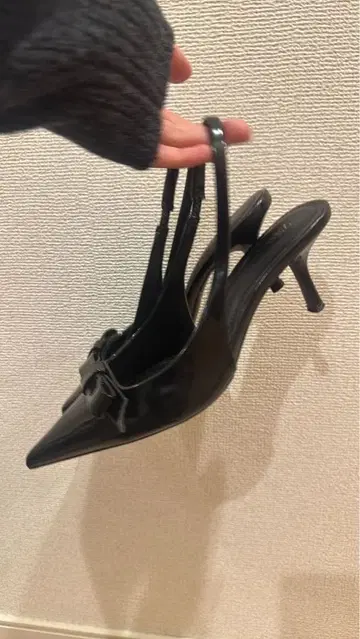 블랙 리본 스틸레토 하이힐 ZARA