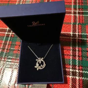 스와로브스키의 벌과 꽃 (또는 나비와 꽃)