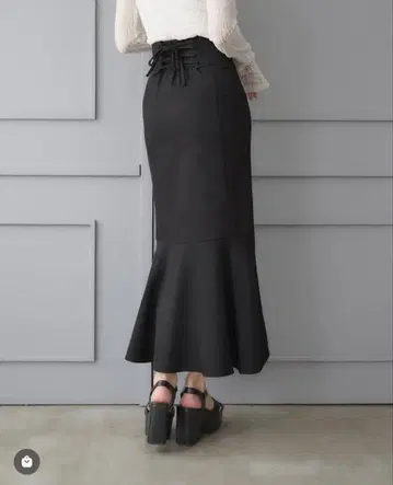 ambre neige 백 레이스업 머메이드 스커트 블랙