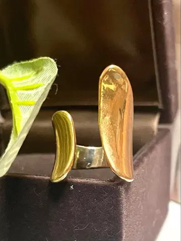 갸라루다 가란테 정가 12000엔 골드 오픈링 개성 있고 세련된