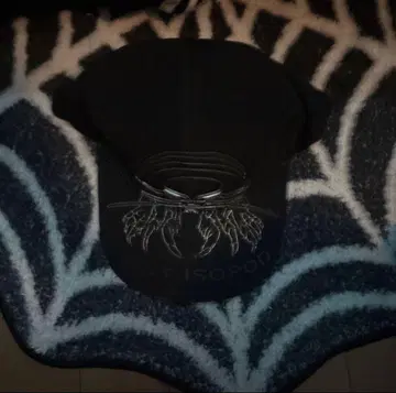 이소포드 자수 블랙 캡