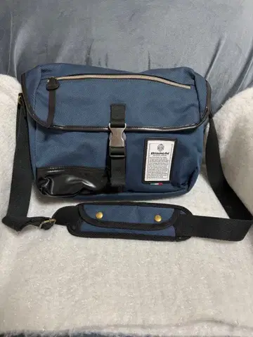 네이비 나일론 숄더백