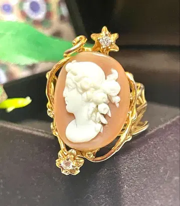 프랑스제 스톤 카메오 디자인이 돋보이는 카메오 디자인 모티브 반지