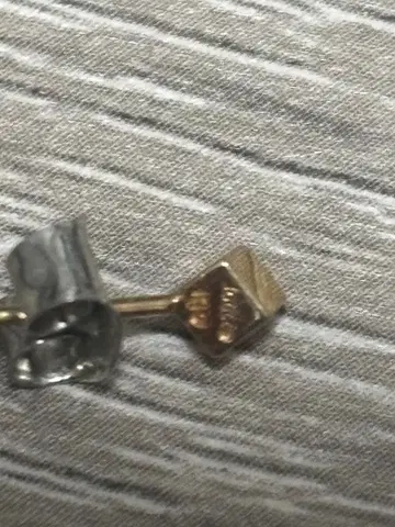 10K 귀걸이 각인 있음